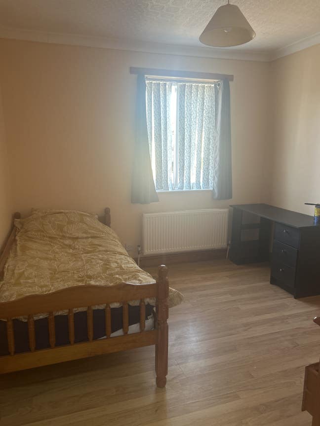 Good sized double room for single occupancy . Main Photo