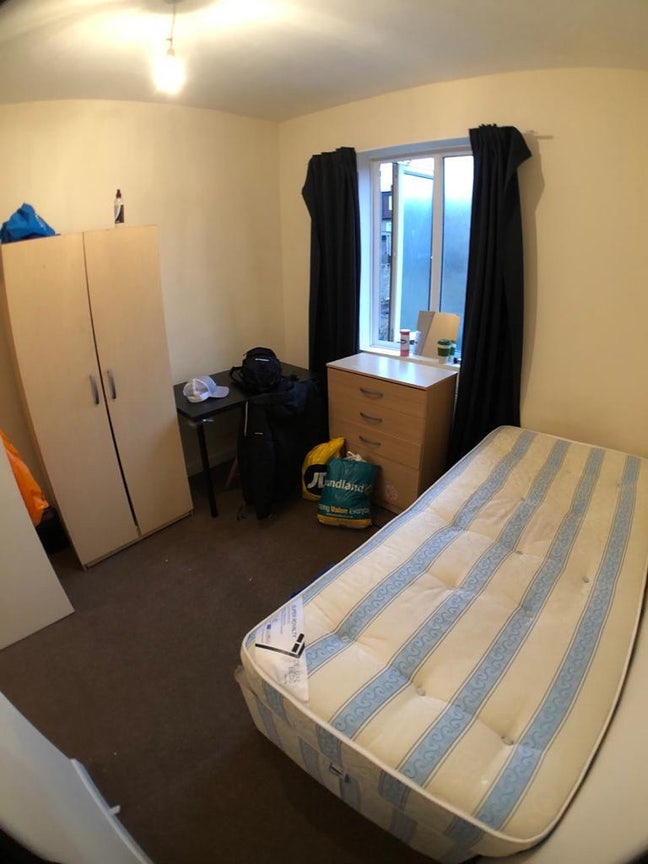  Room  4 - KILBURN Main Photo