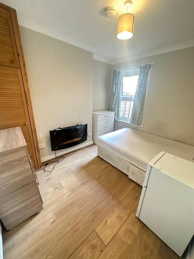 Double Single Use with Fridge Harlesden  Main Photo
