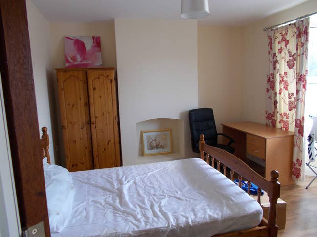 Room in a student house, near Bay Campus Swansea Main Photo