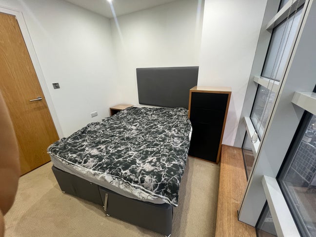 Furnished Double Room with Private Toilet – 20th F Main Photo