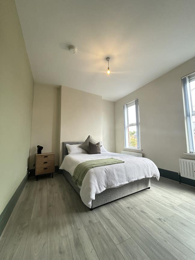 🛌Freshly Renovated-5 Stylish Rooms to let in BT13 Main Photo