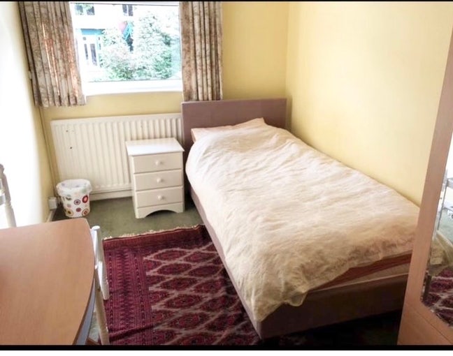 Single bedroom with En-suite Main Photo