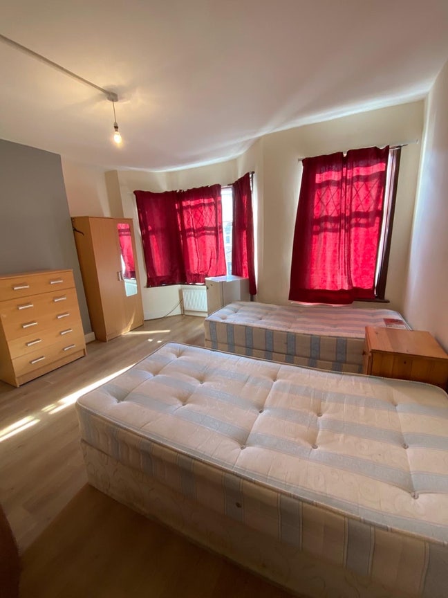 🛏️ 2 Double Rooms to Let in - Dollis Hill Main Photo