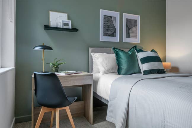 🔥 £250 off First Months Rent Bury En-Suite Rooms! Main Photo