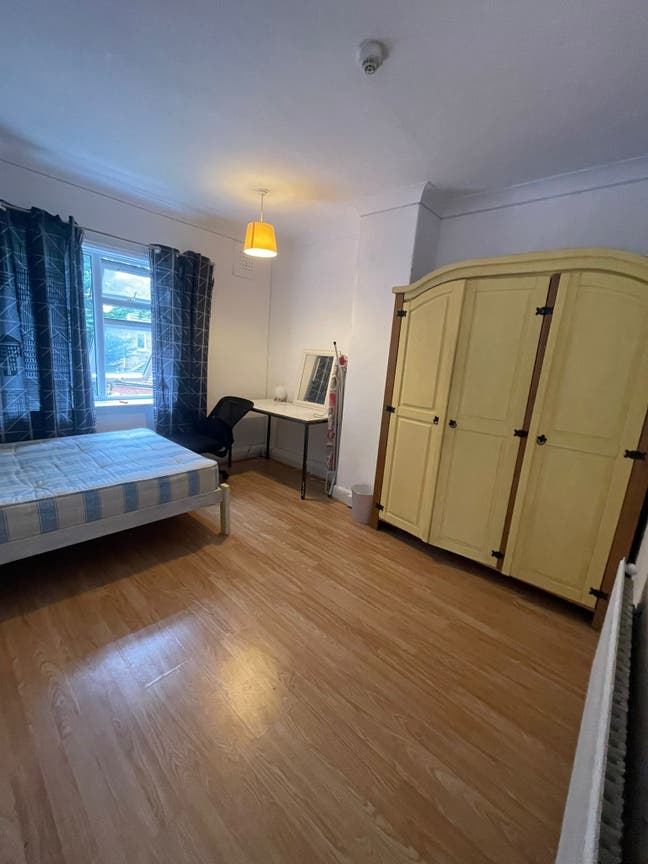 Headingley Leeds- Double Bedroom- Available Now Main Photo