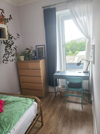 Double bedroom to let Main Photo