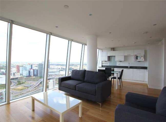 Double room on 40th floor with Private Bathroom Main Photo
