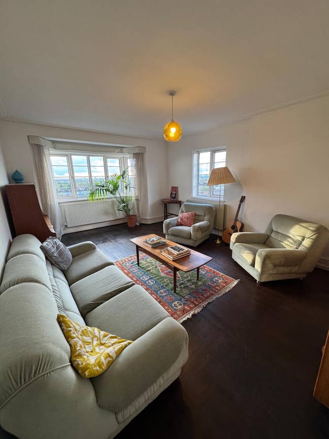 Bright, top floor, 2 bedroom flat - Streatham Hill Main Photo