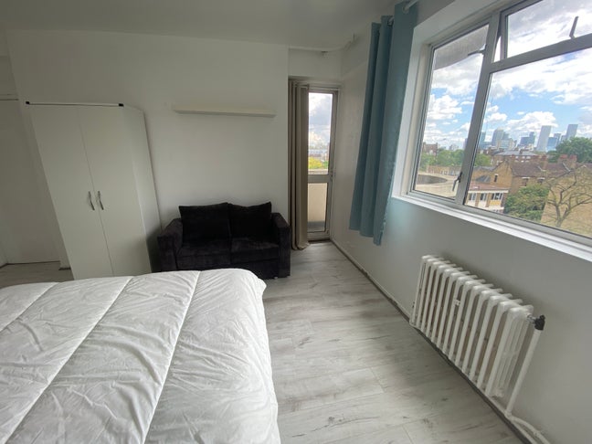 10 Mins Walk to Queen Mary Uni!! Sunny Double! Main Photo