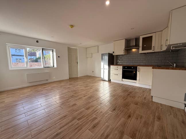 1 Bedroom | Norbury  Main Photo