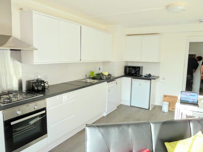 Mixed Age Home-Double with Large Balcony Main Photo
