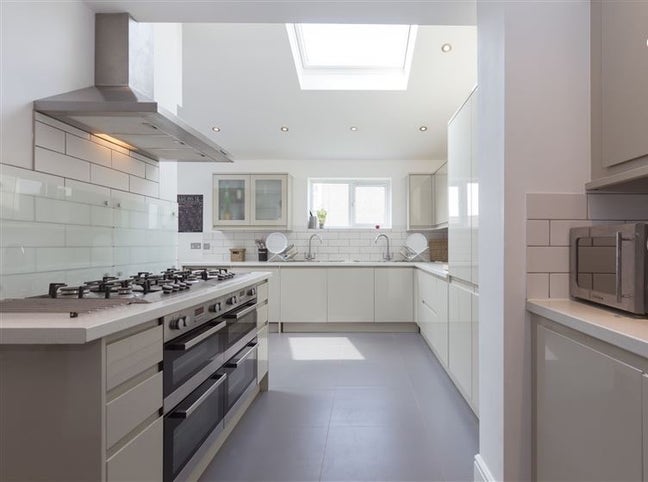 SW16- Double with off Suite in Sociable Home Main Photo