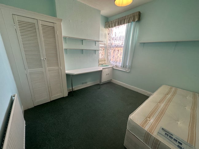 Bright room 5 mins from Jubilee line  Main Photo