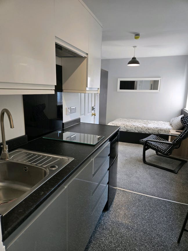 Self contained double en-suite room in countryside Main Photo