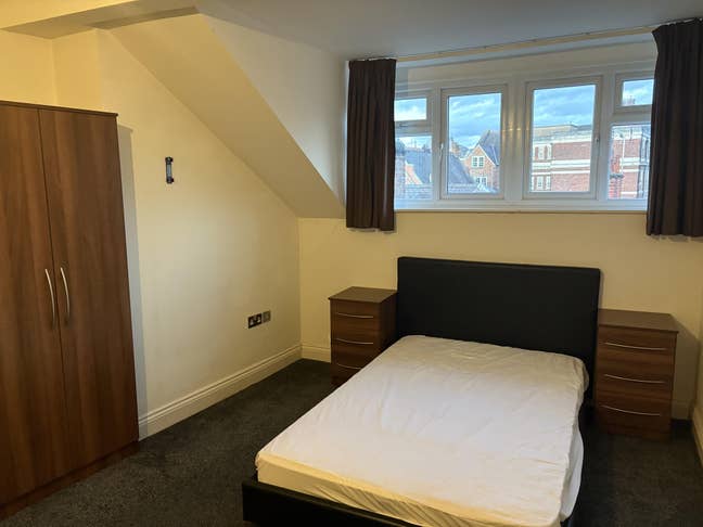 2 Ensuite Rooms Available - Student House Main Photo