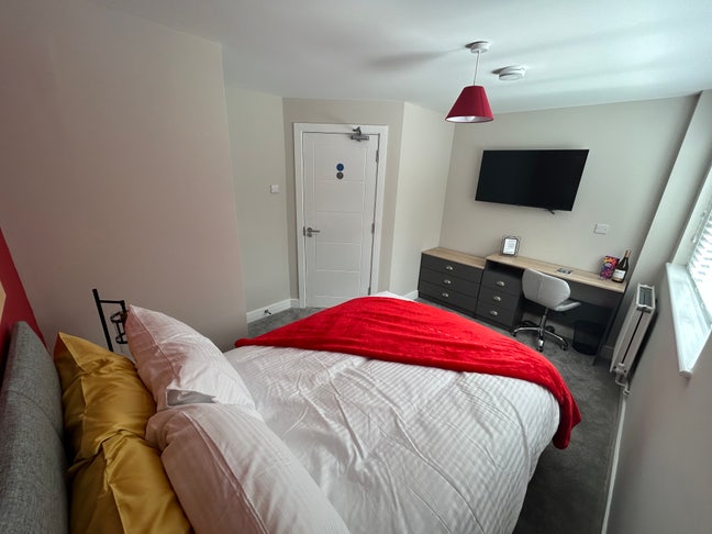 Brand New Stylish Professional House Share  Main Photo