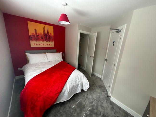 Brand New Stylish Professional House Share  Main Photo