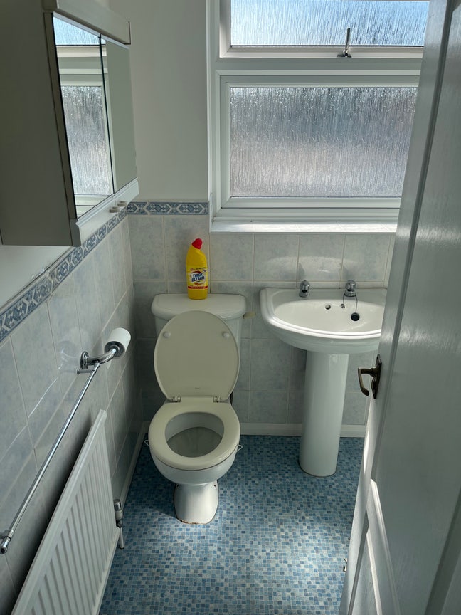 Single  room in 3 bed house Main Photo