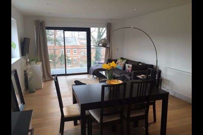 Weekday room available on Newbury Racecourse! Main Photo
