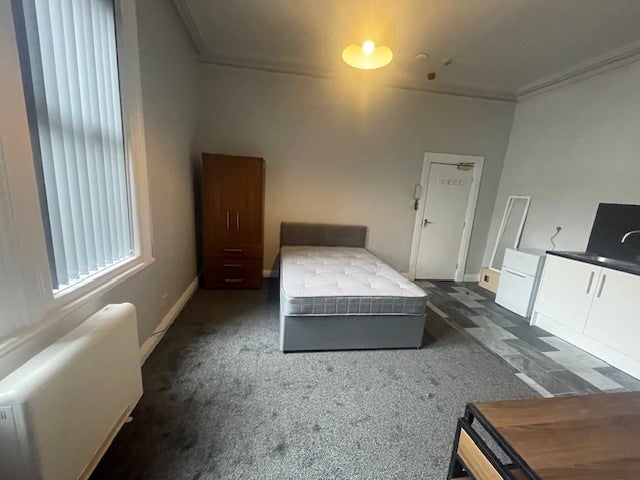 Double Room Available in Wakefield WF1 Main Photo