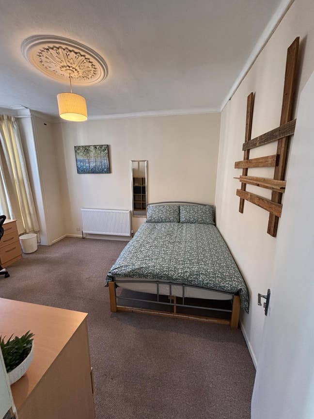 Spacious Room to Rent  Main Photo