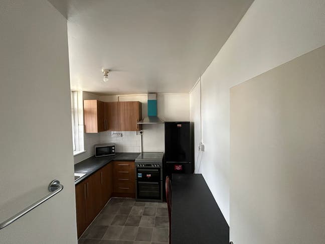 Spacious Four Bedroom Flat with Balcony Near Bethn Main Photo