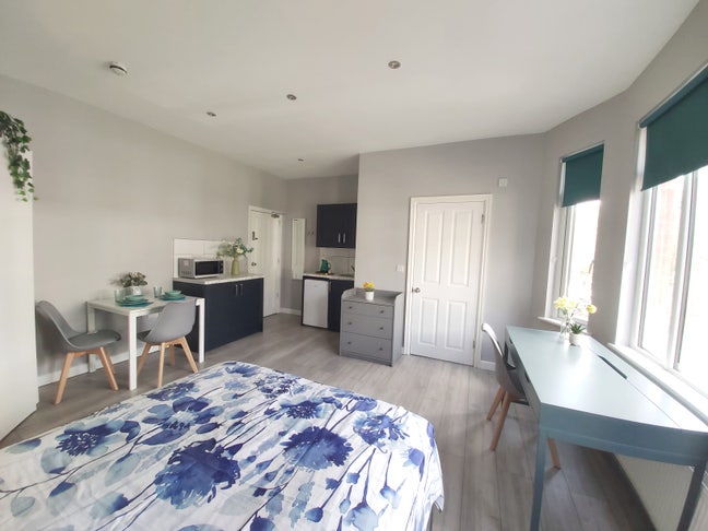 Premier Double Room Ensuite Single/Mini Studio Main Photo
