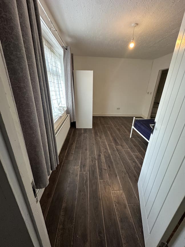 En-suite double bedroom in residential Salford M7 Main Photo
