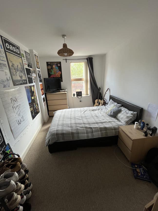 1 Bed + Private Bathroom (2 Bedroom Flat) Main Photo