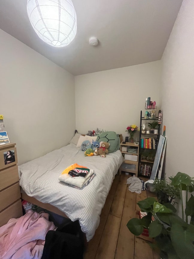 1 Double Bedroom in Bedminister Main Photo