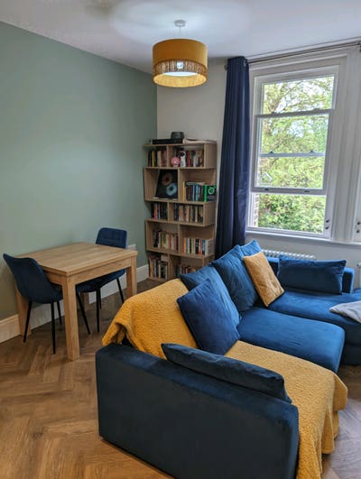 Short stays only. Small double room available  Main Photo