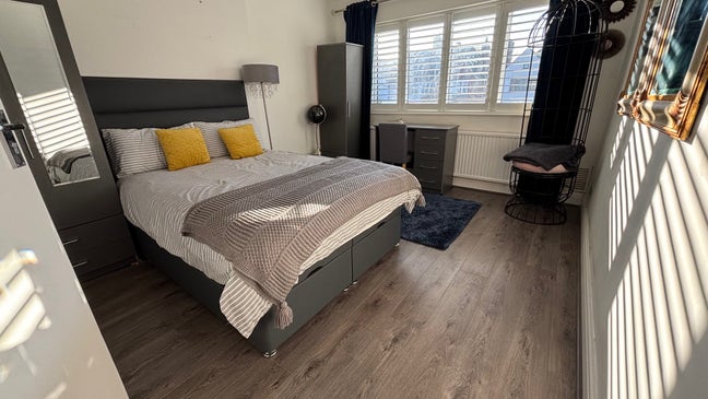 Cozy Renovated Flat**Jubilee Line Main Photo