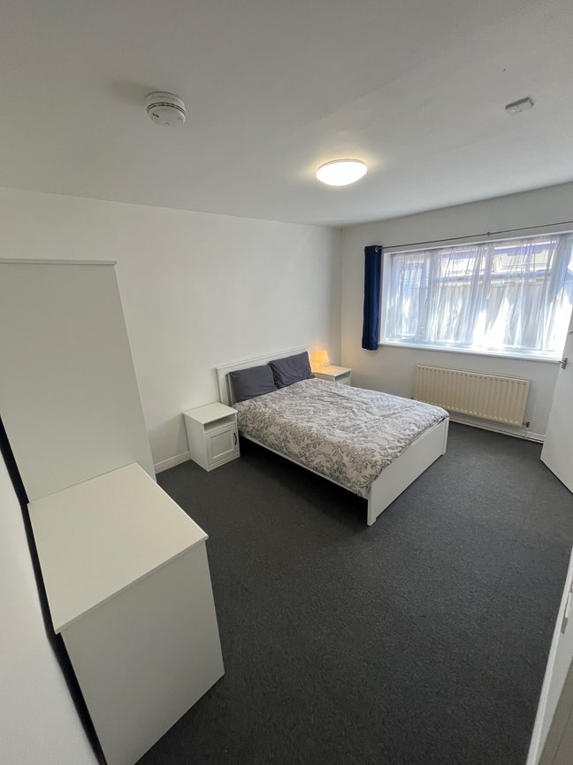 Large double room with Ensuite  Main Photo