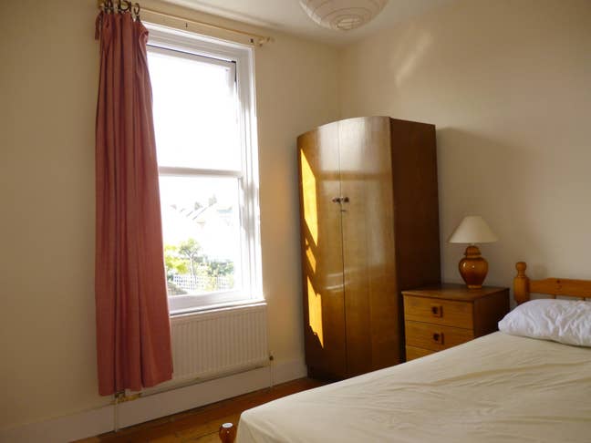 Sunny double in shared 2 bed flat Main Photo