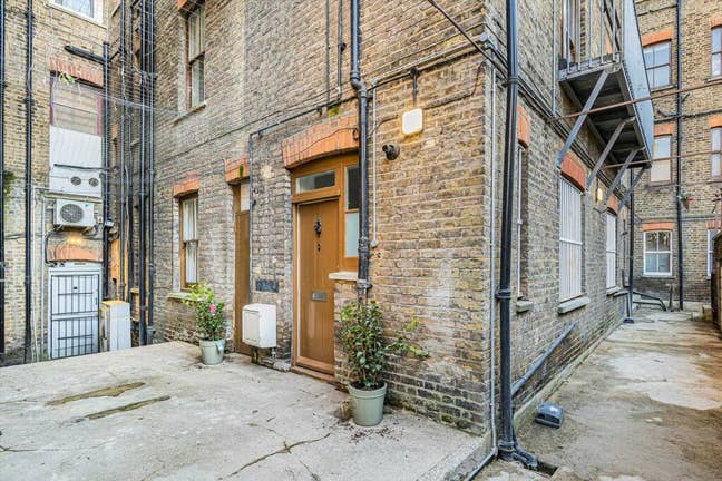 Double Room - Victorian Build Flat in Oval Main Photo