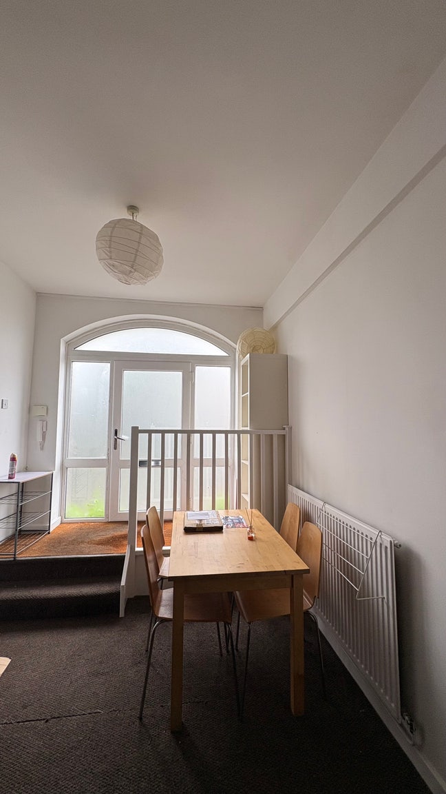 Need flatmates in a shared house  Main Photo