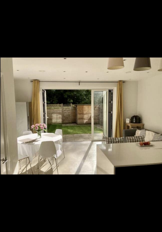 Bright Room in Shared House – Prime Location Main Photo