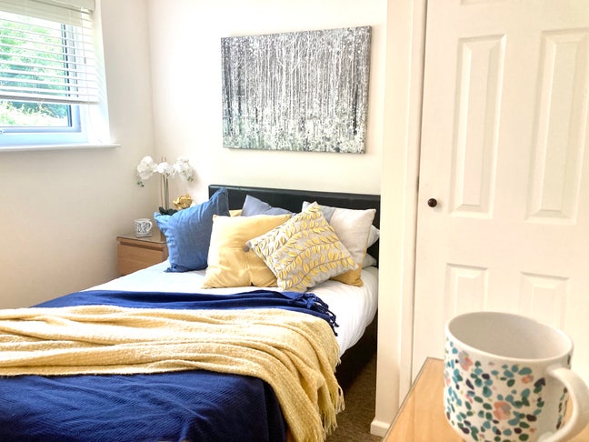 🙌 Make the Most of Life in a Snug Home 💛 Main Photo
