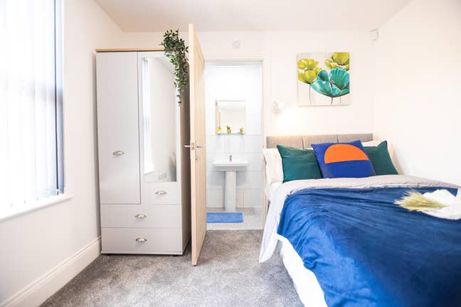 Great Double Ensuite Close to City Centre & Hospit Main Photo