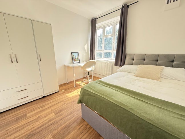 Newly Refurbished Double Rooms – White City, W12 Main Photo