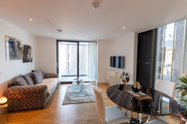 Stylish, modern 1 bed flat Station Road Main Photo