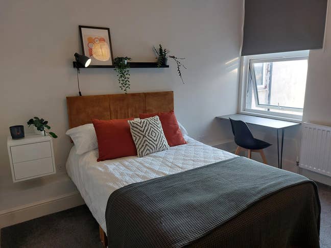 ✨ Spacious Double Room – Professional House Share  Main Photo