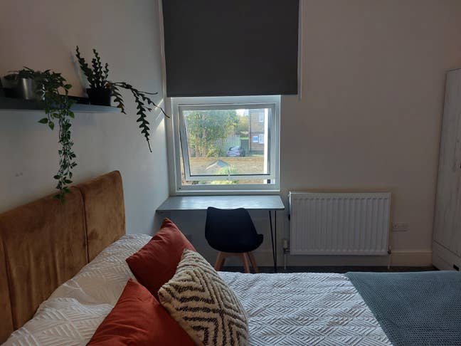 Modern Double Room in Friendly Professional Home Main Photo