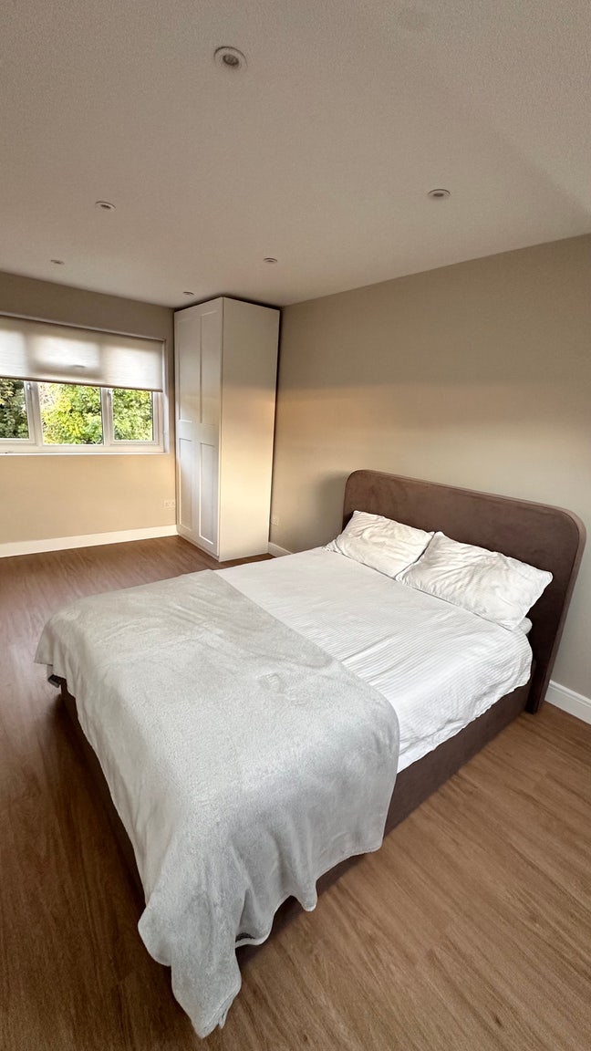  Bright studio flat available  Main Photo