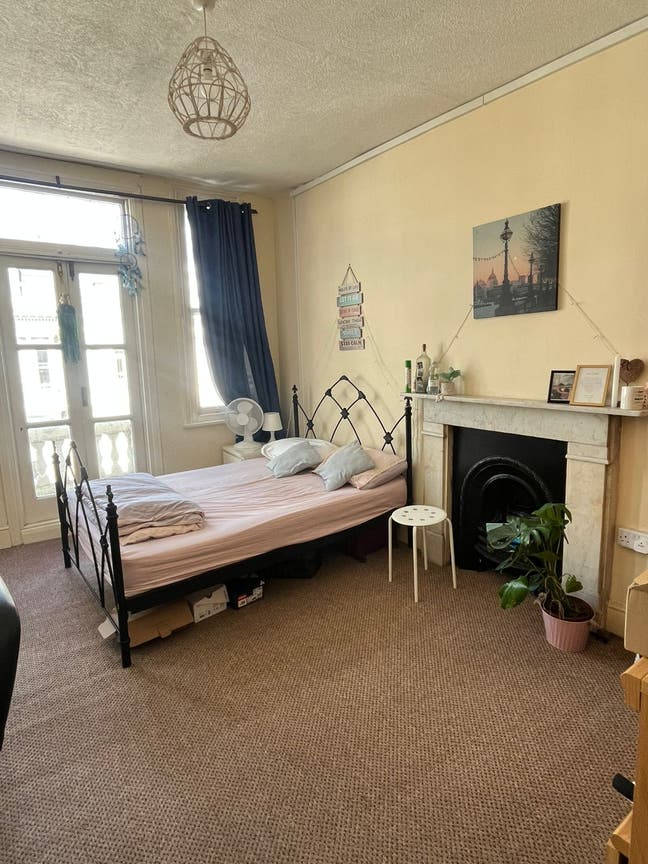 1 Double Bedroom in West Kensington- 2 months Main Photo