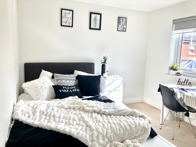 Ensuite Room ✅ Shinfield ✅ Call Us ✅ Main Photo