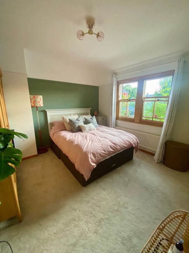Room to let in shared home  Main Photo