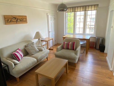2 bedroom flat, suitable for couple Main Photo