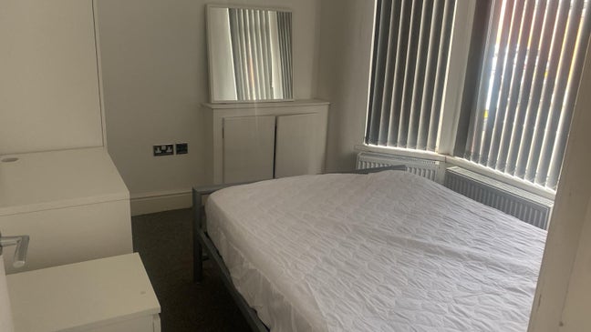 Urgent Takeover Kensington - 1 room available Main Photo